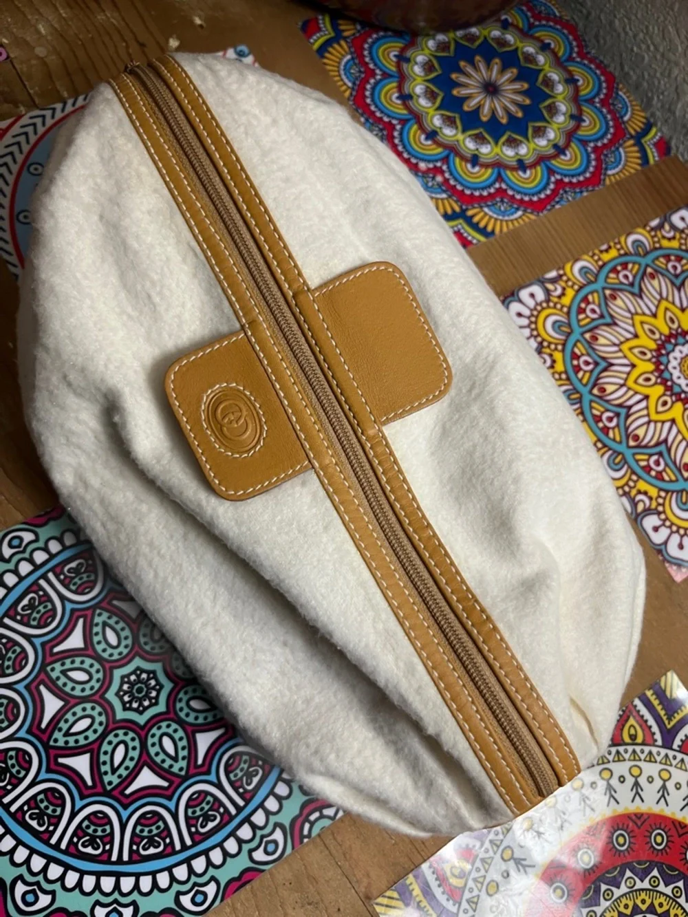 Gucci Cream Cosmetic Pouch with Tan leather Trim. Excellent - Picture 6 of 9